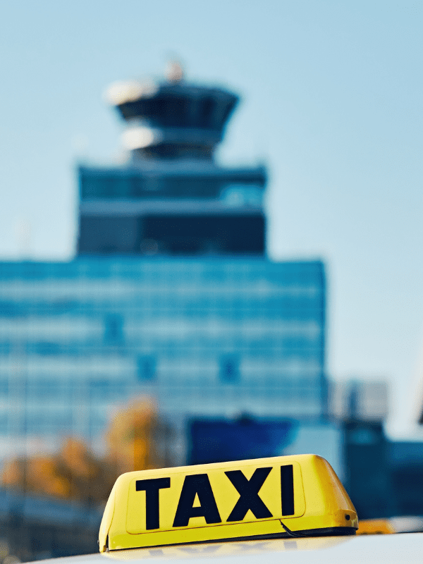 Servicio de taxi en el aeropuerto de Barcelona, ideal para traslados rápidos.