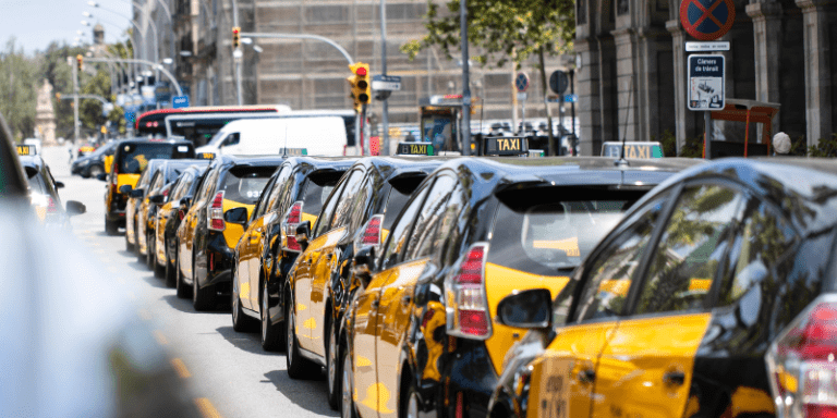 Protesta de taxis en Barcelona, coordinada por el Sindicat del Taxi de Catalunya.