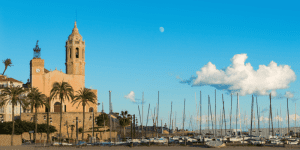 Reserva un taxi Barcelona a Sitges seguro y adaptado a tus necesidades.